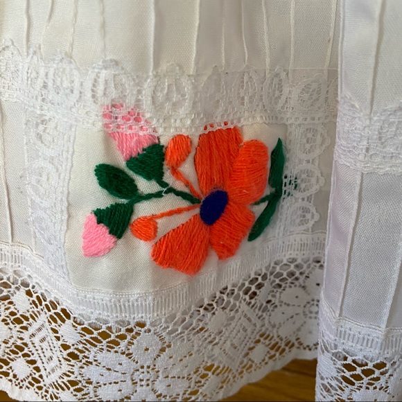 Vintage handmade white off shoulder lace trim embroidered hem dress - Picture 8 of 9